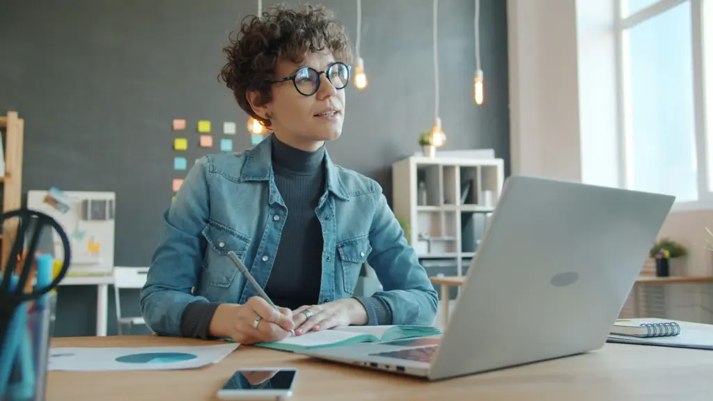 Ilustrasi Gen Z yang tidak lagi sulit dapat kerja karena skill-nya relevan di era AI